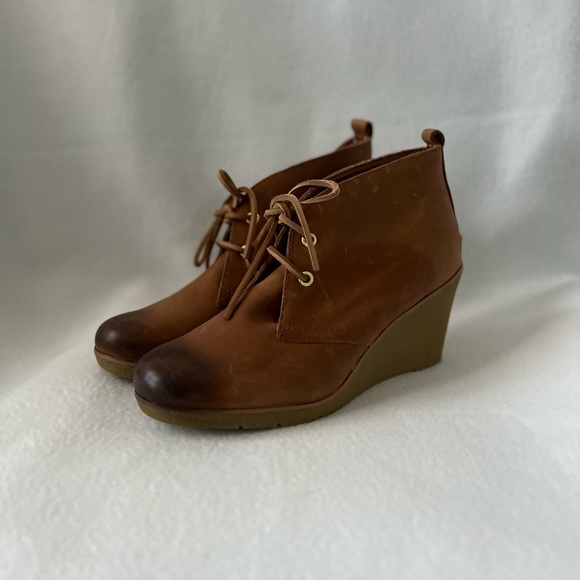 Sperry Woman’s Sze 9 LaceUp Cognac Harlow Burnished Leather Wedge Chukka Booties - Picture 1 of 14